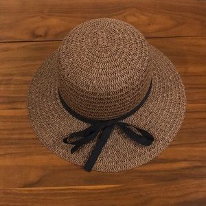 Beach hat with bow